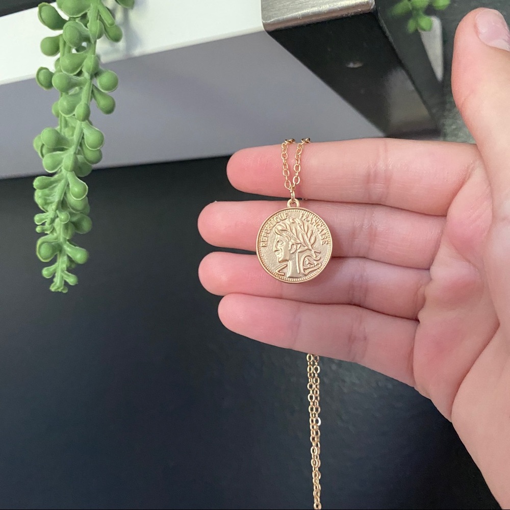 ROMWE Necklace